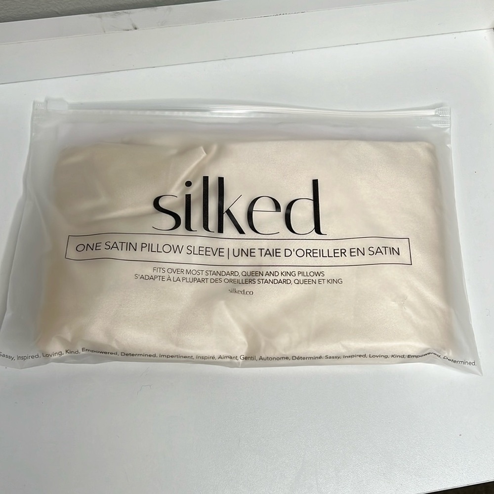 Silked Satin Pillow Sleeve in Ivory NWT 26" x 18"